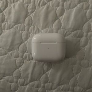 Apple AirPods 4